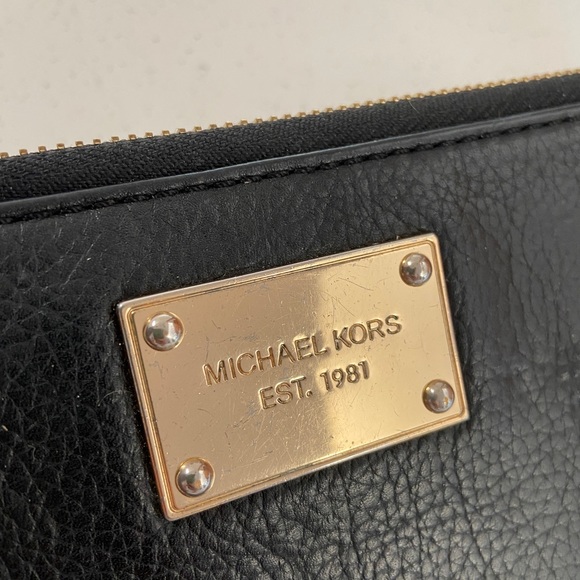 Michael Kors black and gold wallet - Picture 2 of 4